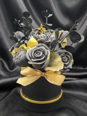Lamp & Light Signature Bouquet