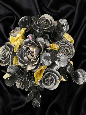 Lamp & Light Signature Bouquet
